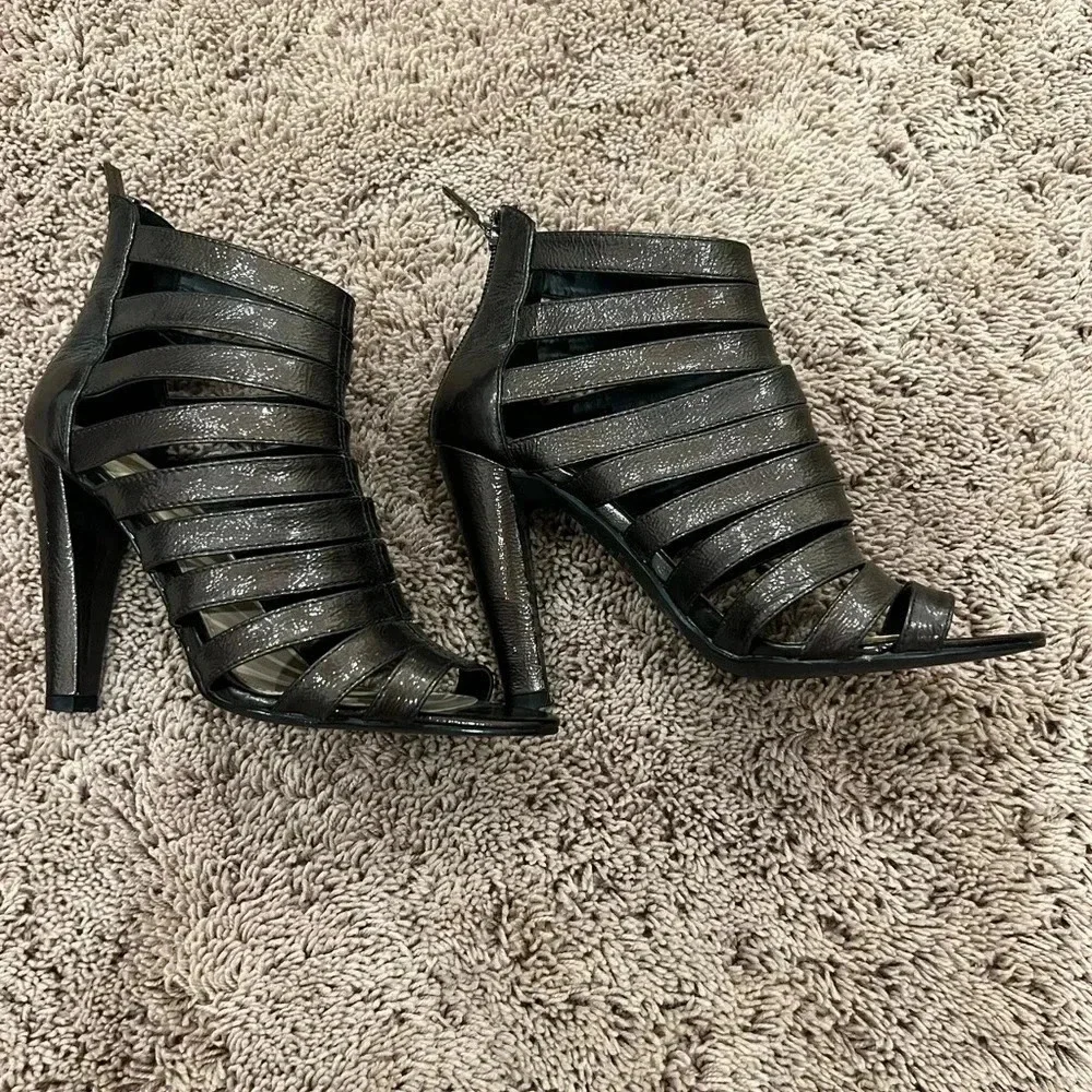 Colin Stewart 6.5 strappy high heel sandals booties brown gray patent leather
